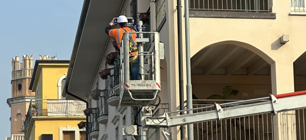 Foto gruppo Facebook "Sei di Malcesine se" Sulla Gardesana torna “l’incubo” degli automobilisti: reinstallato l’autovelox che era stato danneggiato a colpi di fionda
